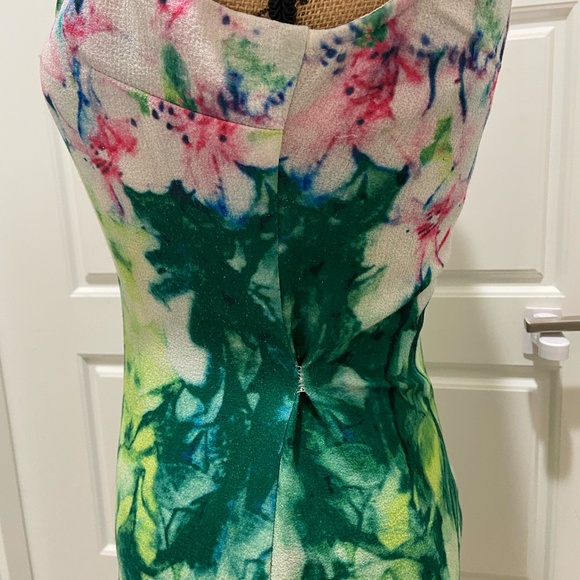 AVA Multi-Colored Plunge V-Neck Dress - Picture 4 of 5